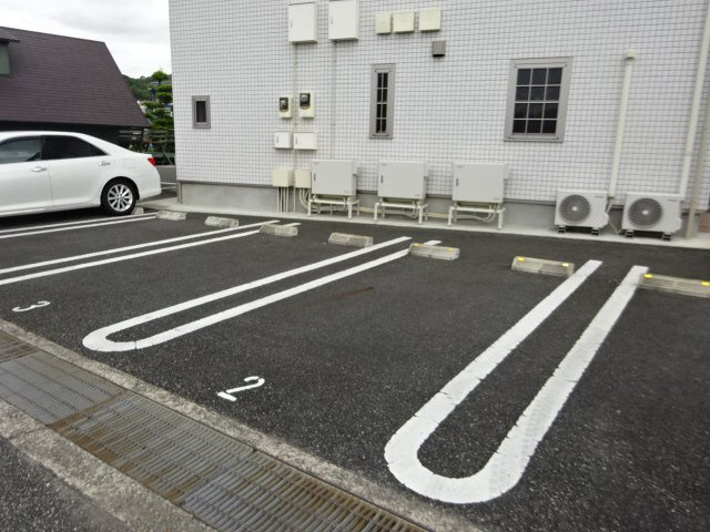 キラーナコートの駐車場