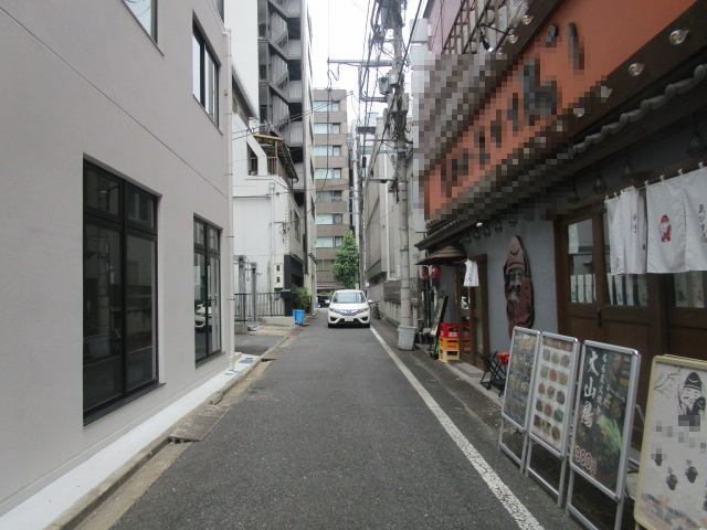 千代田区鍛冶町１丁目のビルの周辺