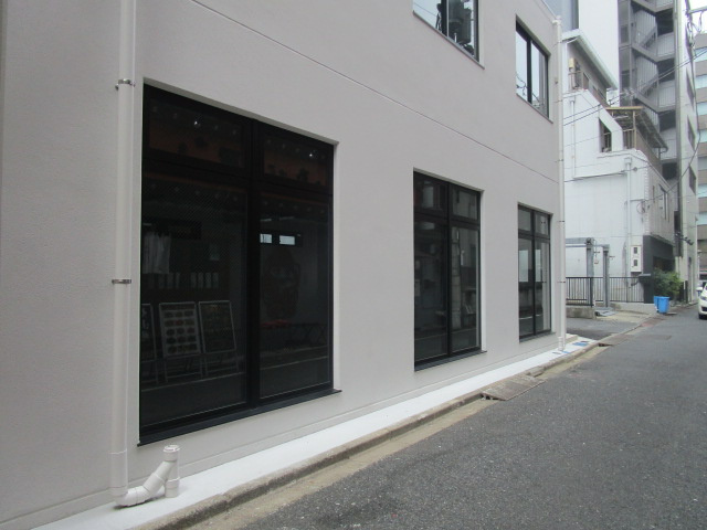 千代田区鍛冶町１丁目のビルの外観