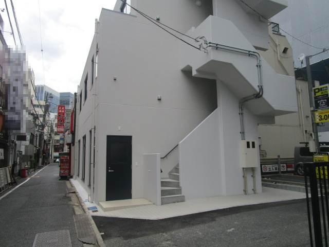 千代田区鍛冶町１丁目のビルの外観