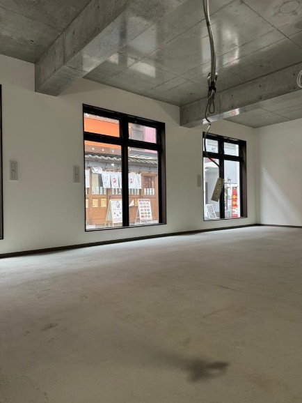 千代田区鍛冶町１丁目のビルの内装