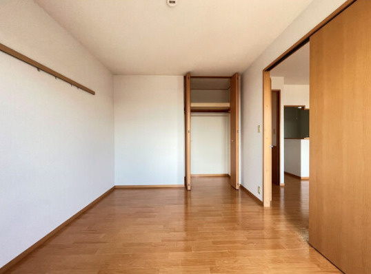 ドルフ弐番館【キャッシュバック対象物件】の洋室|ゆったりした洋室です