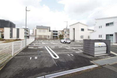 【駐車場】 | シャーメゾン五位堂 | 駐車場があるので、車を買う予定の方も安心です