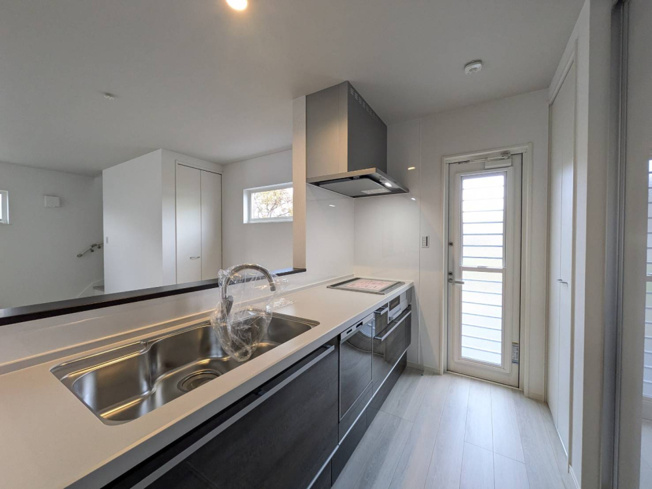 【キッチン】 | キッチンは広々ゆとりを確保しているので、お子様とのお料理やお菓子作りも楽しむことができます♪