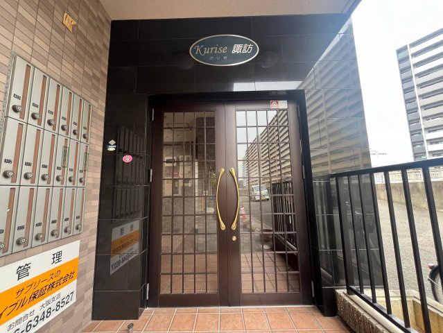 Kurise諏訪のエントランス|ゆとりのあるエントランスです