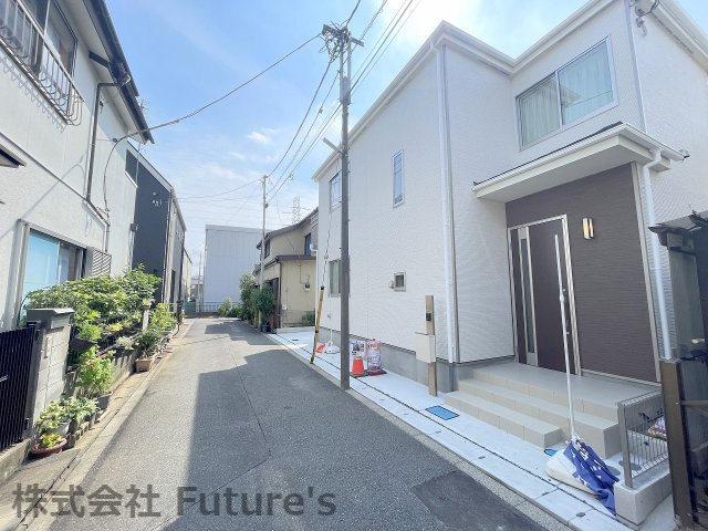 三郷市戸ケ崎1丁目　新築戸建　全1棟の前面道路含む現地写真|前面道路含む現地写真です。