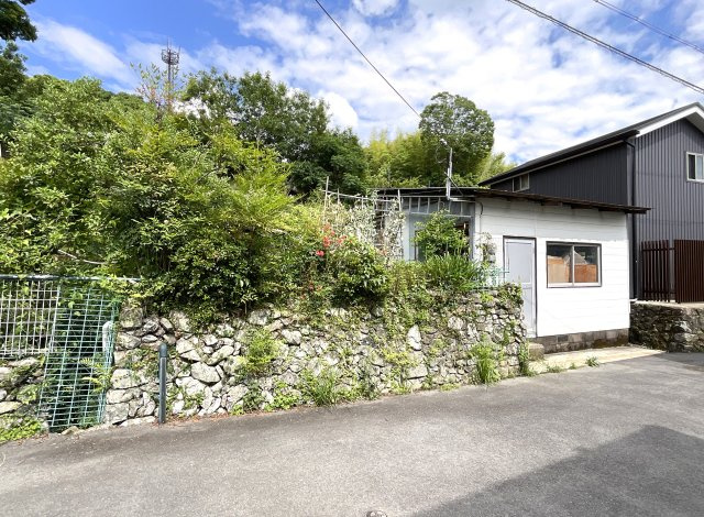 【外観】 | 宇治市莵道河原　注文住宅　建築条件なし　土地 | 観光気分を楽しめる【平等院表参道】はお洒落なカフェや、歴史を感じられるお茶屋さんなどがあります。そして世界遺産【平等院】もある贅沢なエリアで皆に自慢できます。