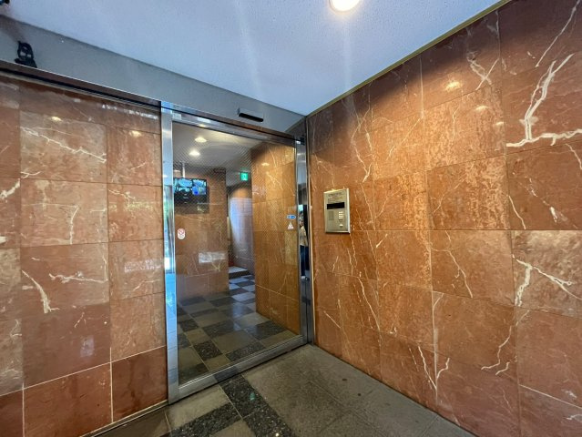 ラ・フォーレ諏訪のエントランス|建物の内部です