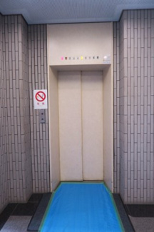 【その他共用部分】 | エレベーター
御徒町の賃貸事務所・店舗
「広小路ビル」のことなら(株)メイワ・エステートへ