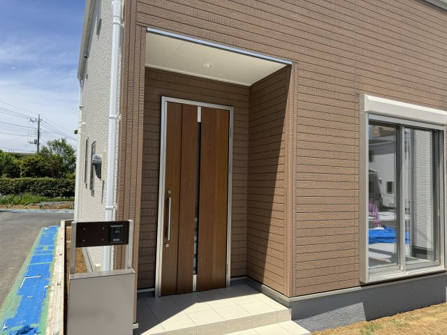 八潮市緑町１丁目新築戸建（緑町第６）のエントランス|エントランス・玄関ポーチ