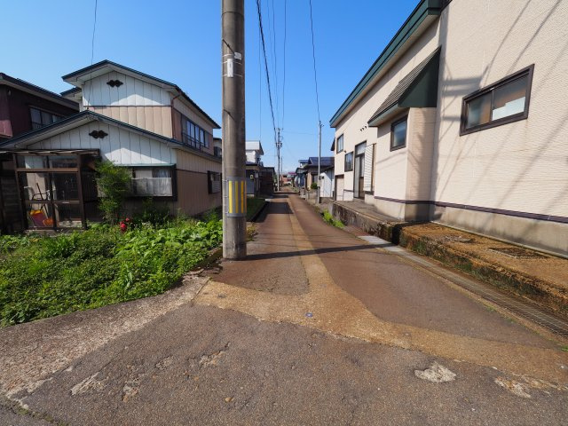 【外観】 | 【建築条件なし】大仙市大曲福見町 解体更地渡しの南向き角地物件 東側道路は消雪道路47.73坪