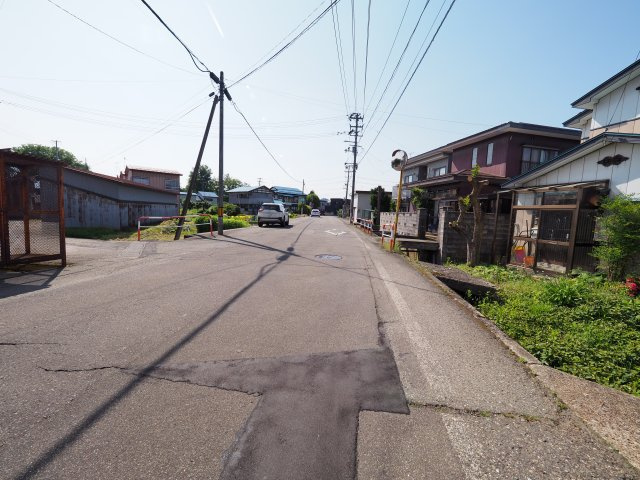 【外観】 | 【建築条件なし】大仙市大曲福見町 解体更地渡しの南向き角地物件 東側道路は消雪道路47.73坪