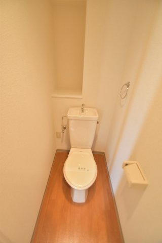 大阪市都島区都島中通３丁目の賃貸マンションのトイレ