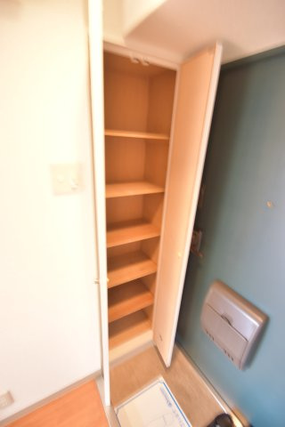 大阪市都島区都島中通３丁目の賃貸マンションの玄関