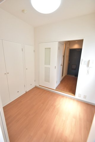 大阪市都島区都島中通３丁目の賃貸マンションの居間・リビング