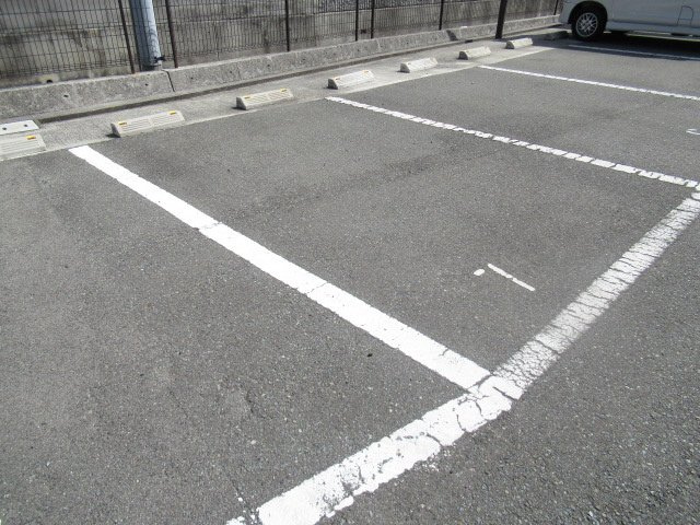 リバーハイム谷八木Ⅱの駐車場