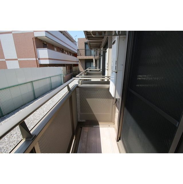 アムール SHINYA のバルコニー