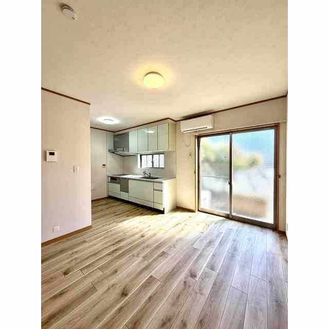 アムール SHINYA の居間・リビング