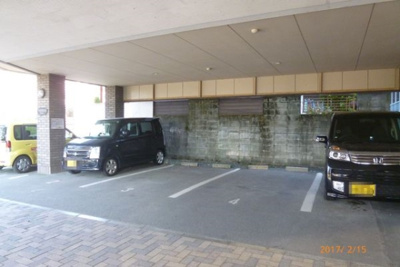 【駐車場】 | ヴェルデ | 車をお持ちの方に嬉しい駐車場付きの物件です