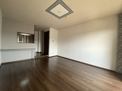 【居間・リビング】 | ヴェルデ | こちらの居間で趣味の時間をお楽しみください