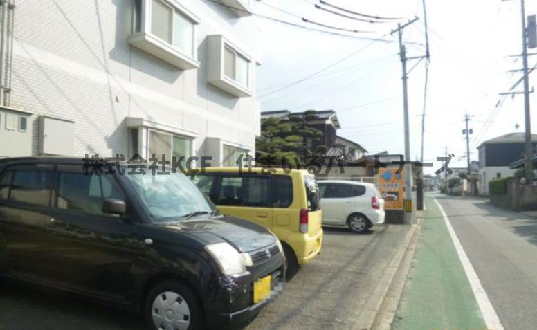 ピュア松本の駐車場|車をお持ちの方に嬉しい駐車場付きの物件です