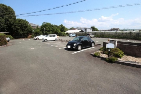 サンライフ市の玉【キャッシュバック対象】の駐車場|駐車場があるので、車を買う予定の方も安心です