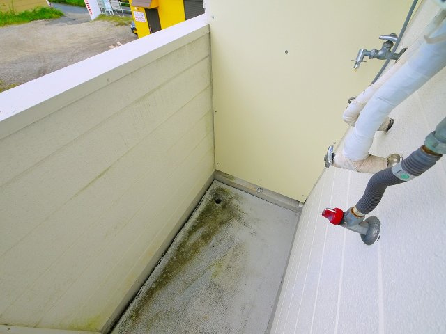 シティエステート南紀寺の設備|バルコニーに洗濯機置き場がございます。