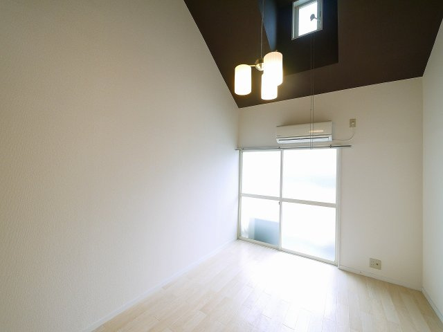 シティエステート南紀寺の洋室|落ち着いた色調の洋室です