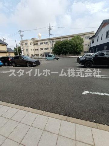 オッツ小桜の駐車場
