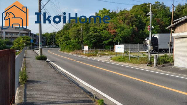 明石市大久保町松陰　中古一戸建のエントランス|弊社独自で毎月５組限定「人気オプション３点パック」カーポート・バルコニー・ウッドデッキを１万円で取付