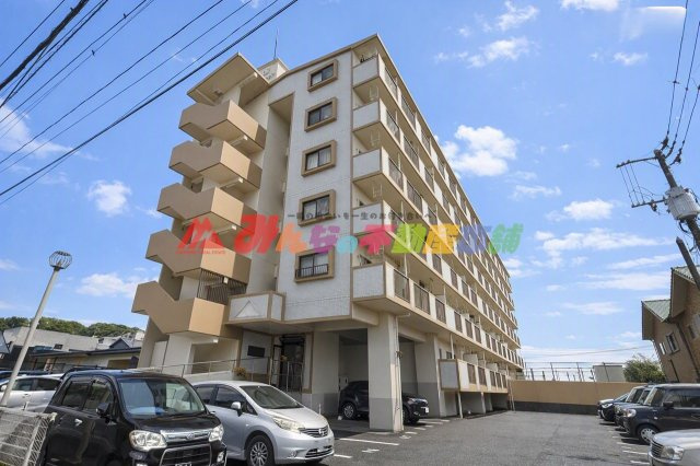 長門石スカイマンションの外観