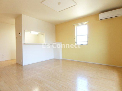 【居間・リビング】 | グラン・スクエア | １２．８帖のＬＤＫ。角部屋で２面に窓があります。