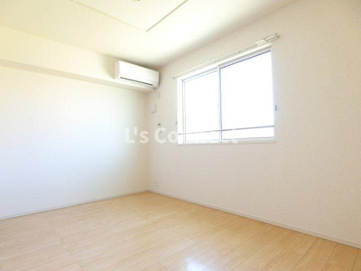 【その他】 | グラン・スクエア | 北側洋室にもエアコン付き。