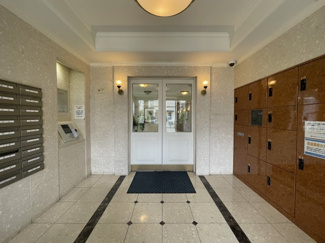 【エントランス】 | 優美な雰囲気な佇まいを醸し出し、お住まいの方を心地よくお迎えします♪