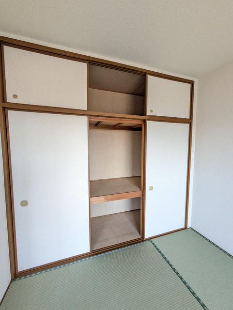 奥行のある和室収納