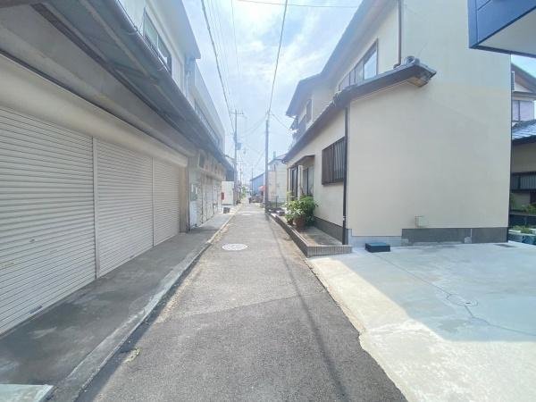 海南市日方　土地の前面道路含む現地写真