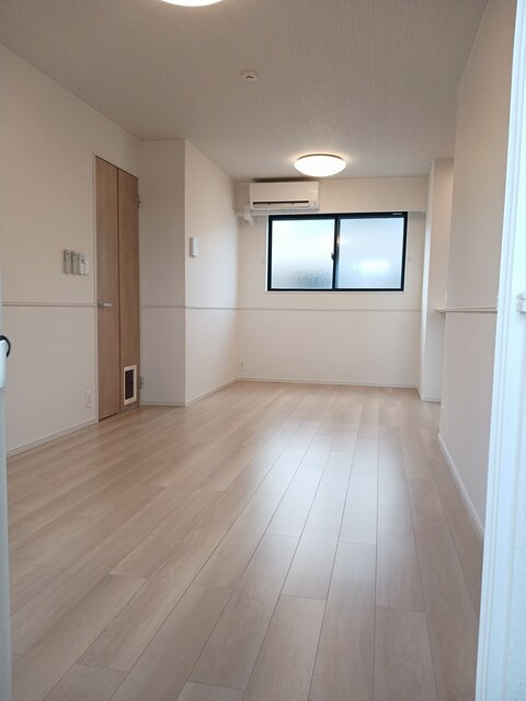 グランドール東金Ⅲの居間・リビング