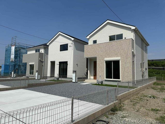 玉村町福島23-1期(全12区画）4号棟の前面道路含む現地写真