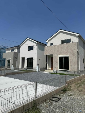 玉村町福島23-1期(全12区画）4号棟の外観|ナチュラルで飽きの来ないデザインは流行に左右されない家の形です。外構も綺麗に仕上がっています(^▽^)/
