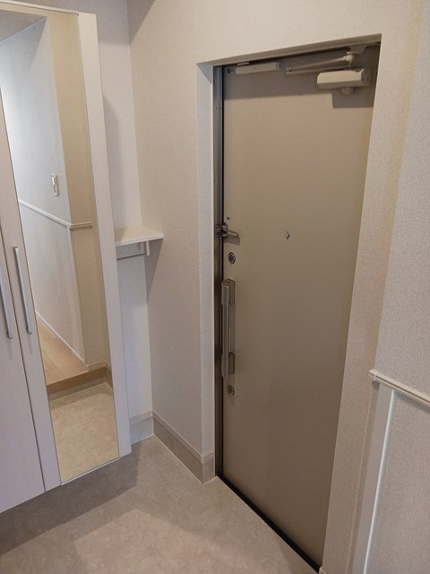 グレースコート10の玄関