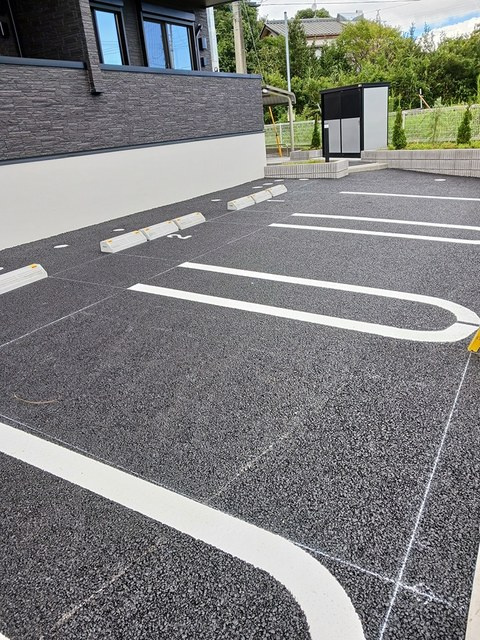 グレースコート10の駐車場