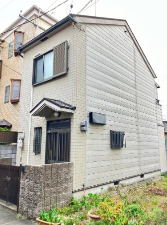 伊加賀本町　中古一戸建ての外観|新しい生活にいかがでしょうか？外観はお住まいの顔になります。こだわりたいポイントですね。外壁塗装や屋根塗装のご相談も承っております。
■現地内覧・資金計画相談・住宅ローン相談もお問合せ受付中■