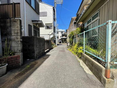 伊加賀本町　中古一戸建ての前面道路含む現地写真|前面道路含む現地写真■物件内覧・資金計画相談・住宅ローン相談、リフォーム相談、お問合せ受付中■
※当日・翌日のご内覧、ご相談はお電話でのお問合せがスムーズです！