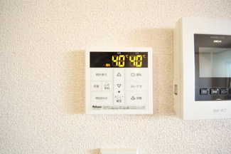 【設備】 | ガレージハウス栄町 | 給湯器パネルです