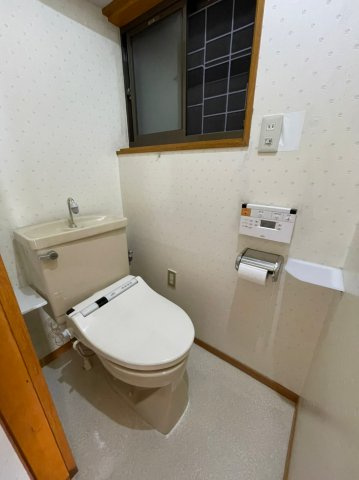 総持寺駅前戸建のトイレ