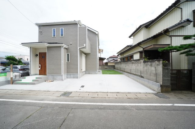 新築　前橋市天川大島町4期　Heartful　Town　1号棟の駐車場|現地写真　駐車スペースは並列2台分可能です！
