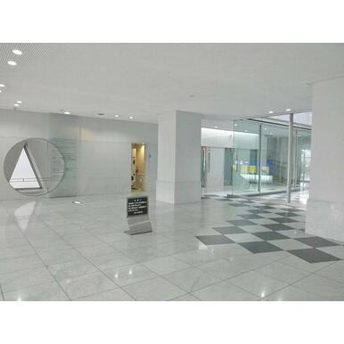 三宅ビルのロビー