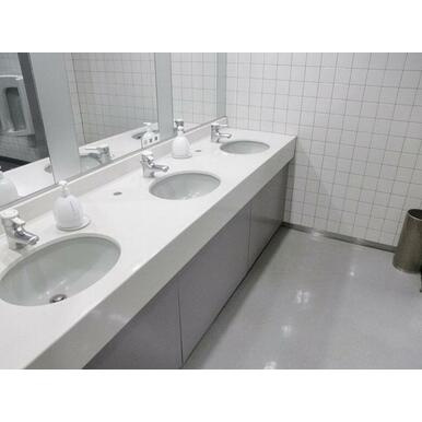 三宅ビルの洗面所