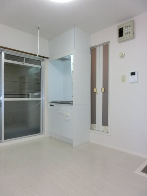 カーナハイツの居間・リビング