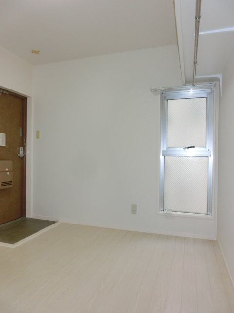 カーナハイツの居間・リビング